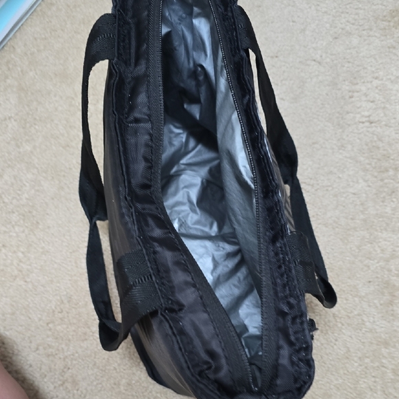 3/$15 Deal 🎉 Igloo Geometric Black Tote / Lunch Bag - Picture 7 of 10